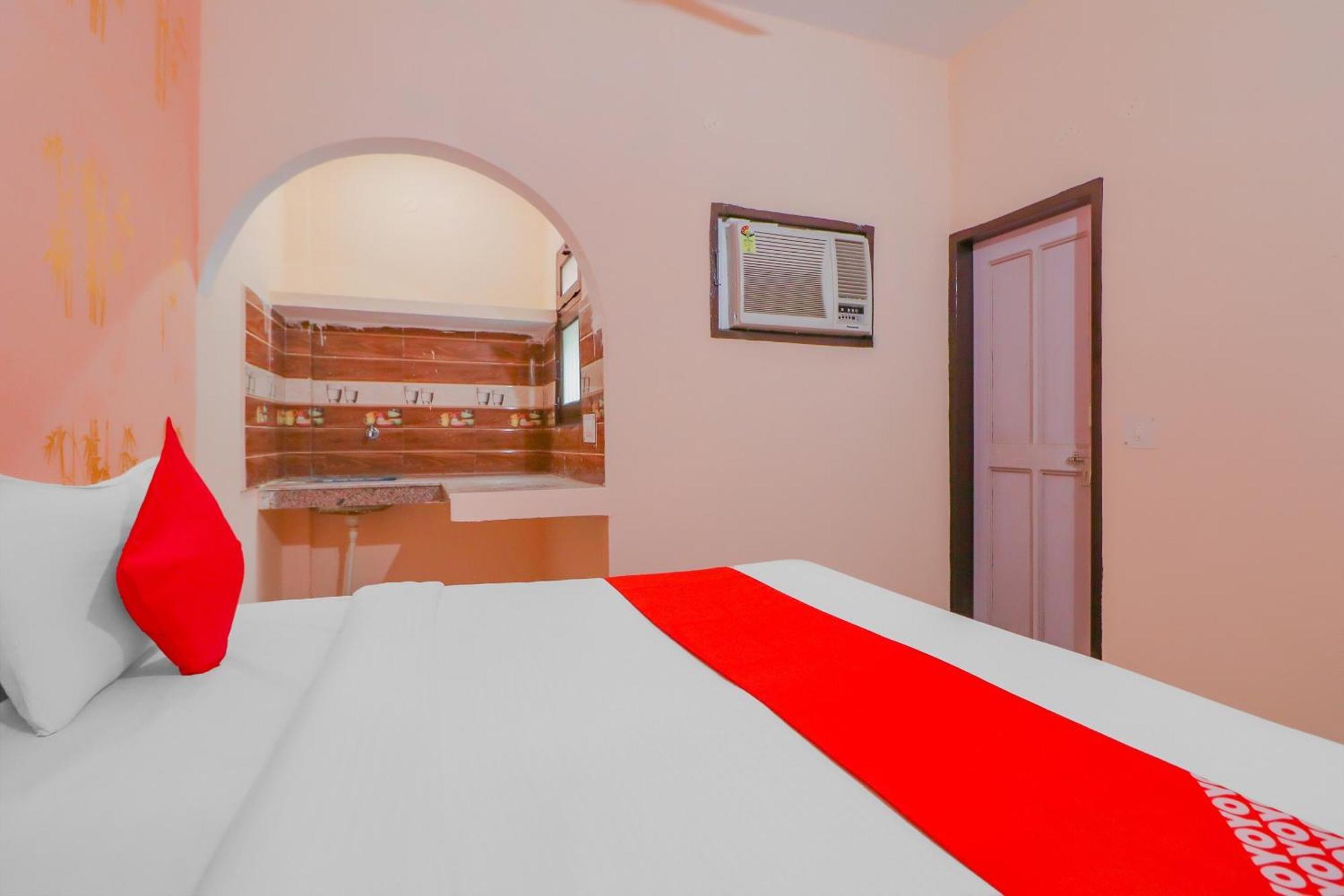 Hotel O Bhardwaj Guest House Garhi Harsaru Buitenkant foto