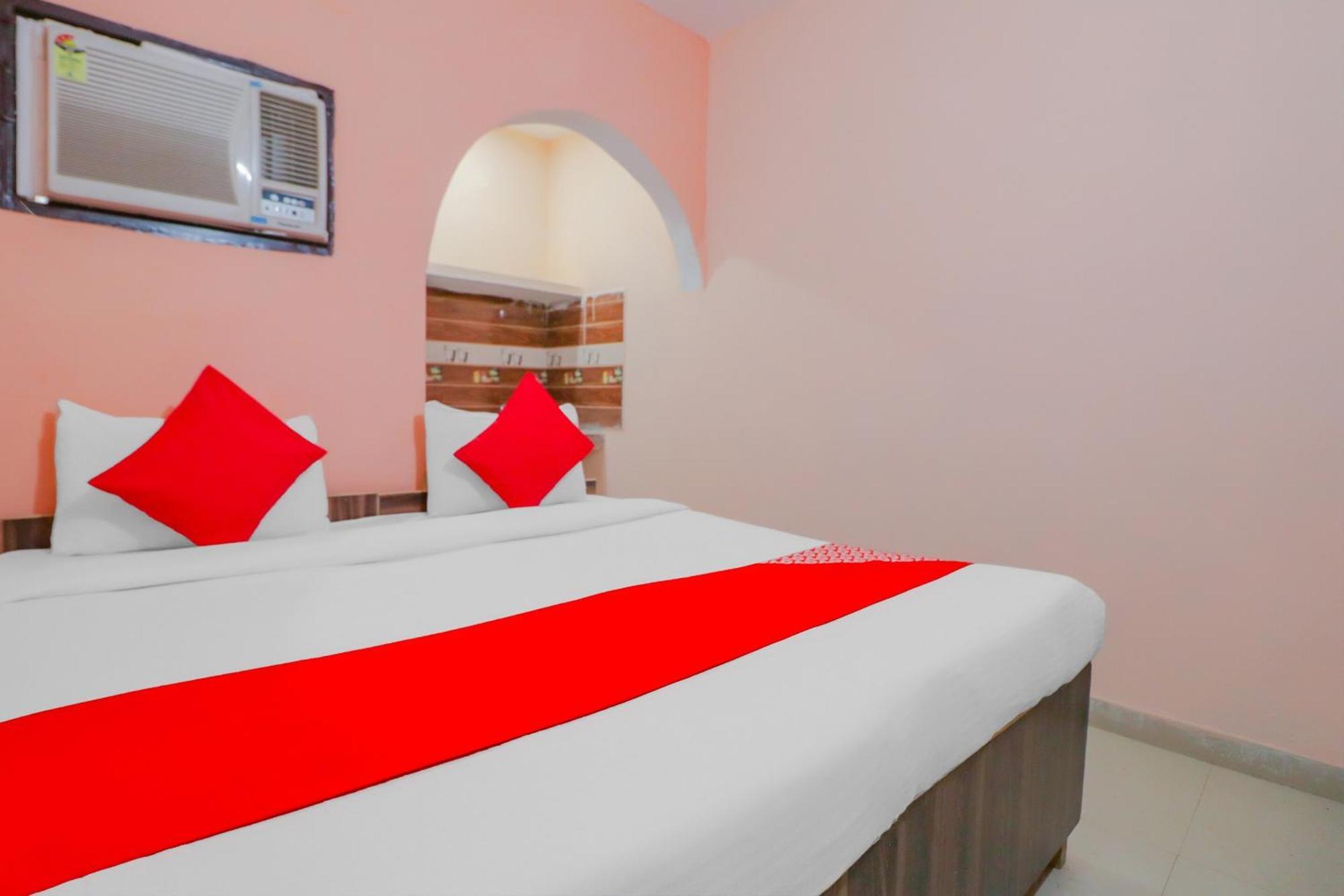 Hotel O Bhardwaj Guest House Garhi Harsaru Buitenkant foto