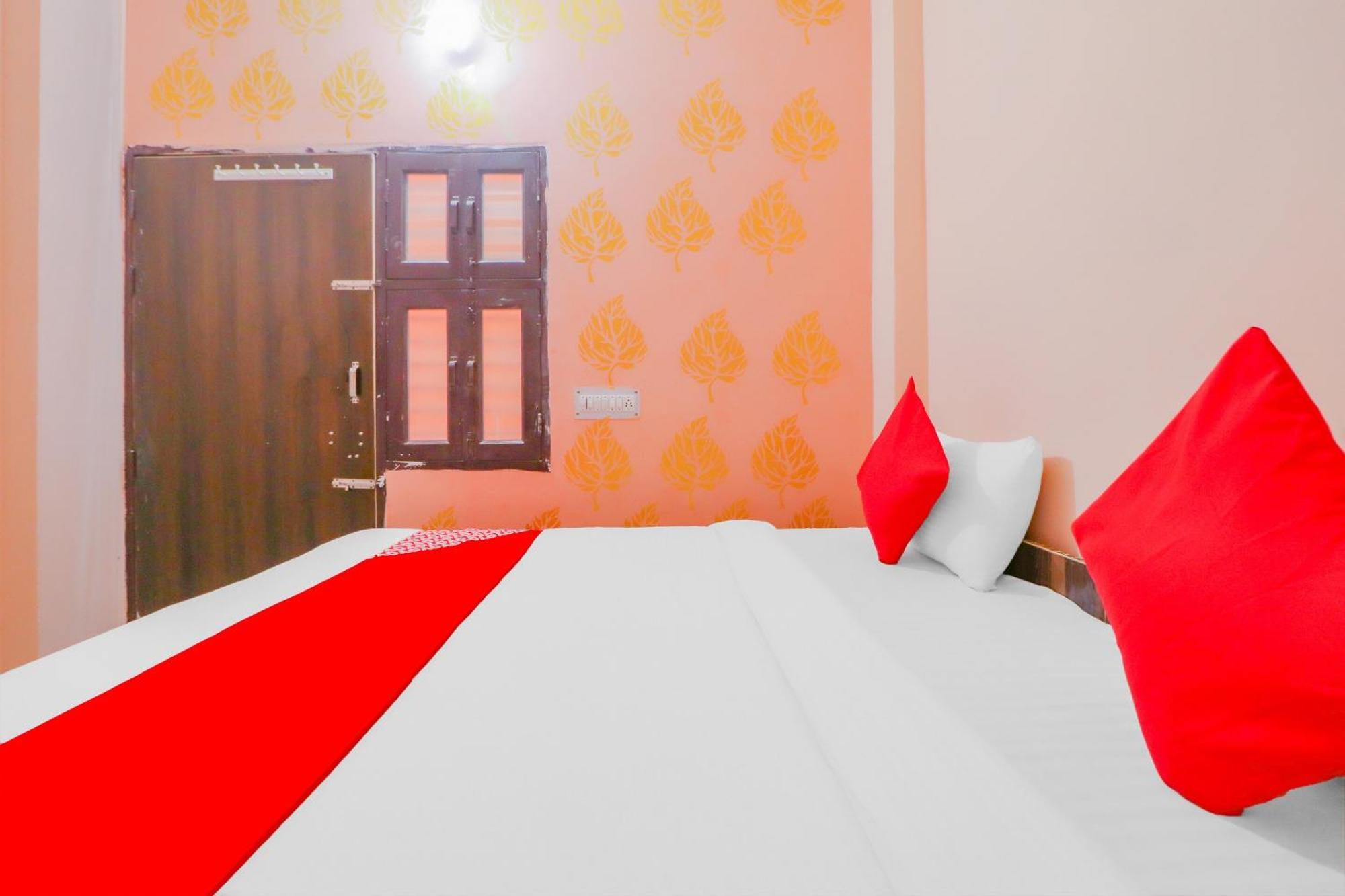 Hotel O Bhardwaj Guest House Garhi Harsaru Buitenkant foto