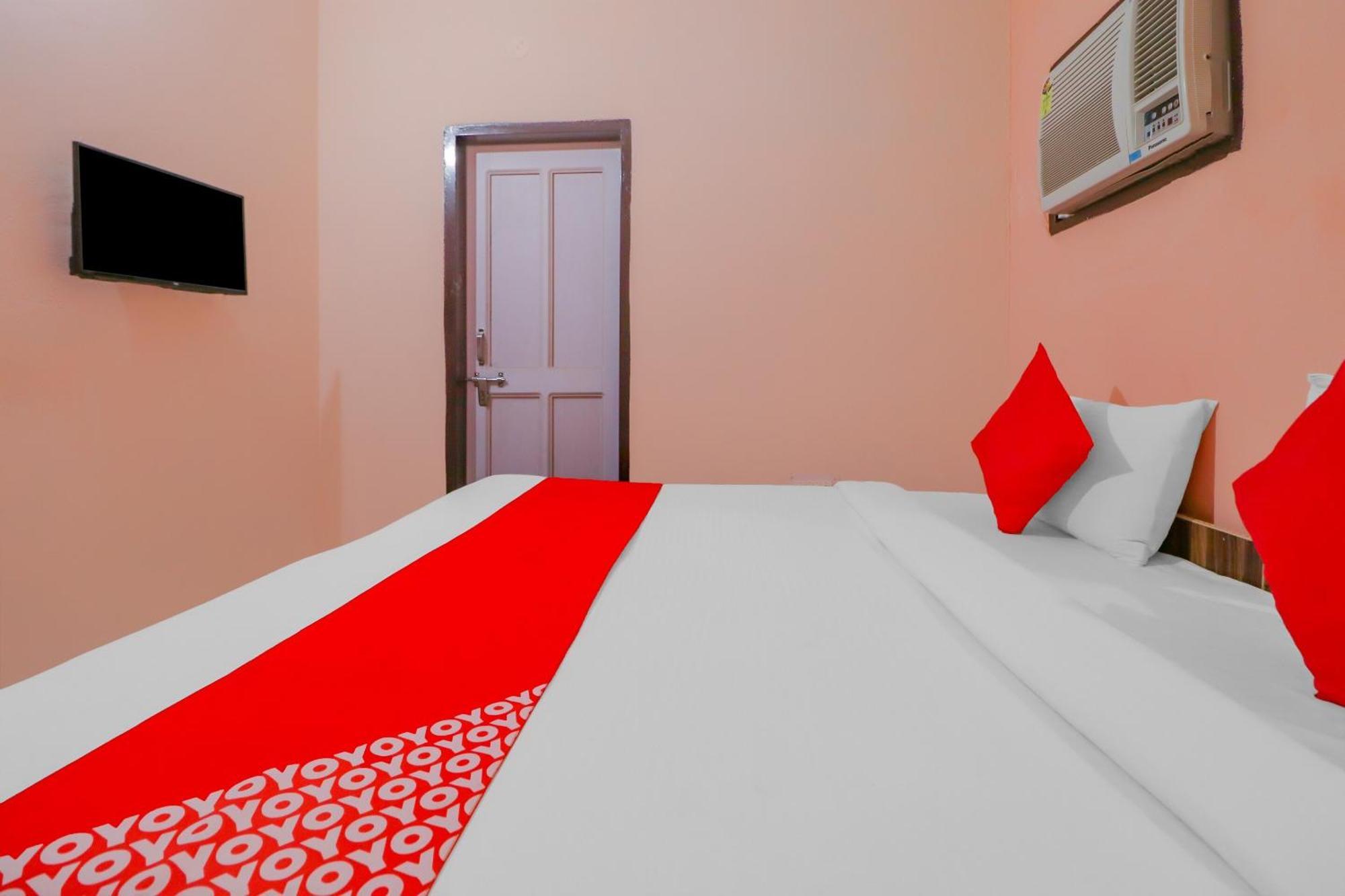 Hotel O Bhardwaj Guest House Garhi Harsaru Buitenkant foto