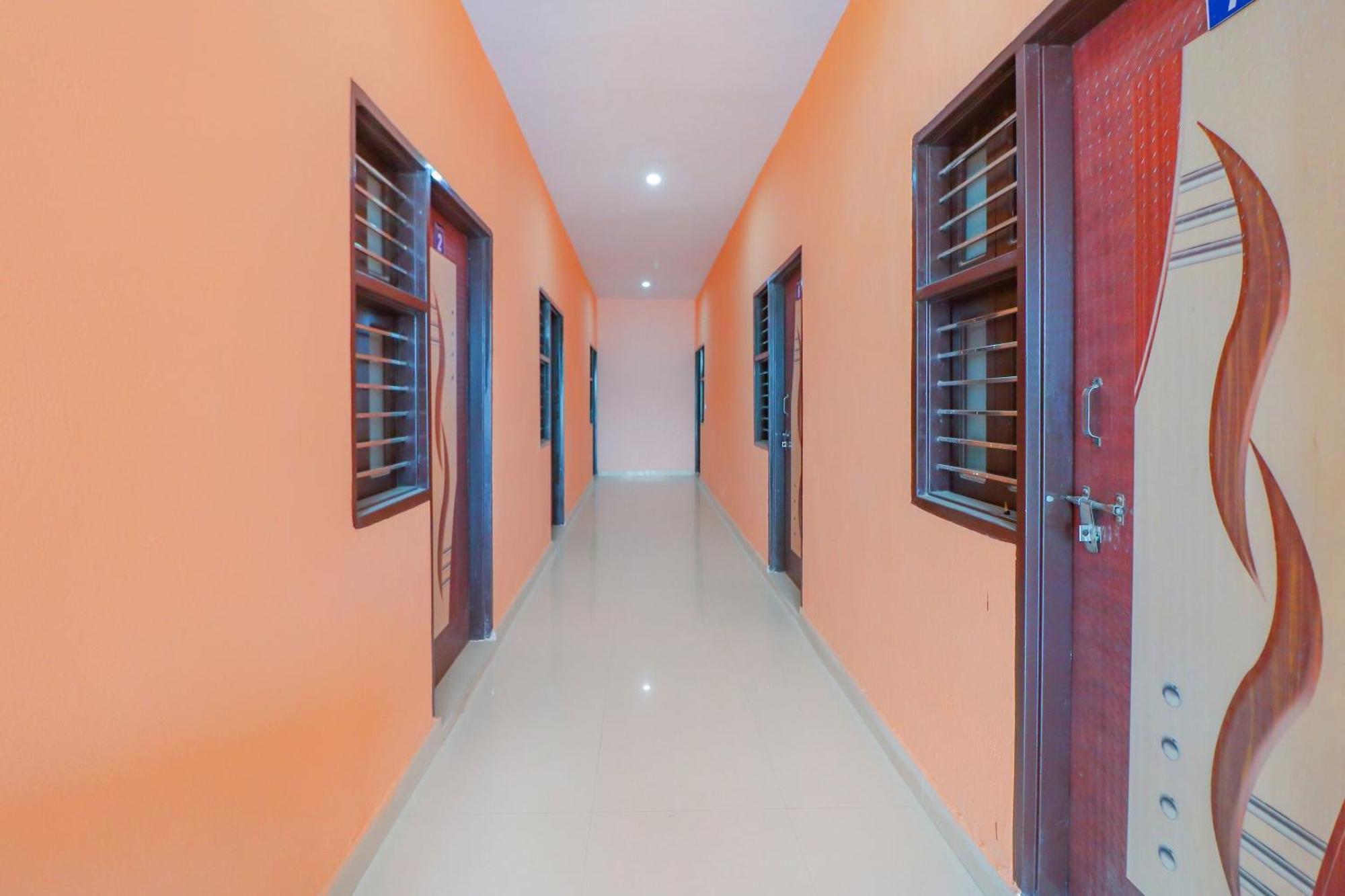 Hotel O Bhardwaj Guest House Garhi Harsaru Buitenkant foto