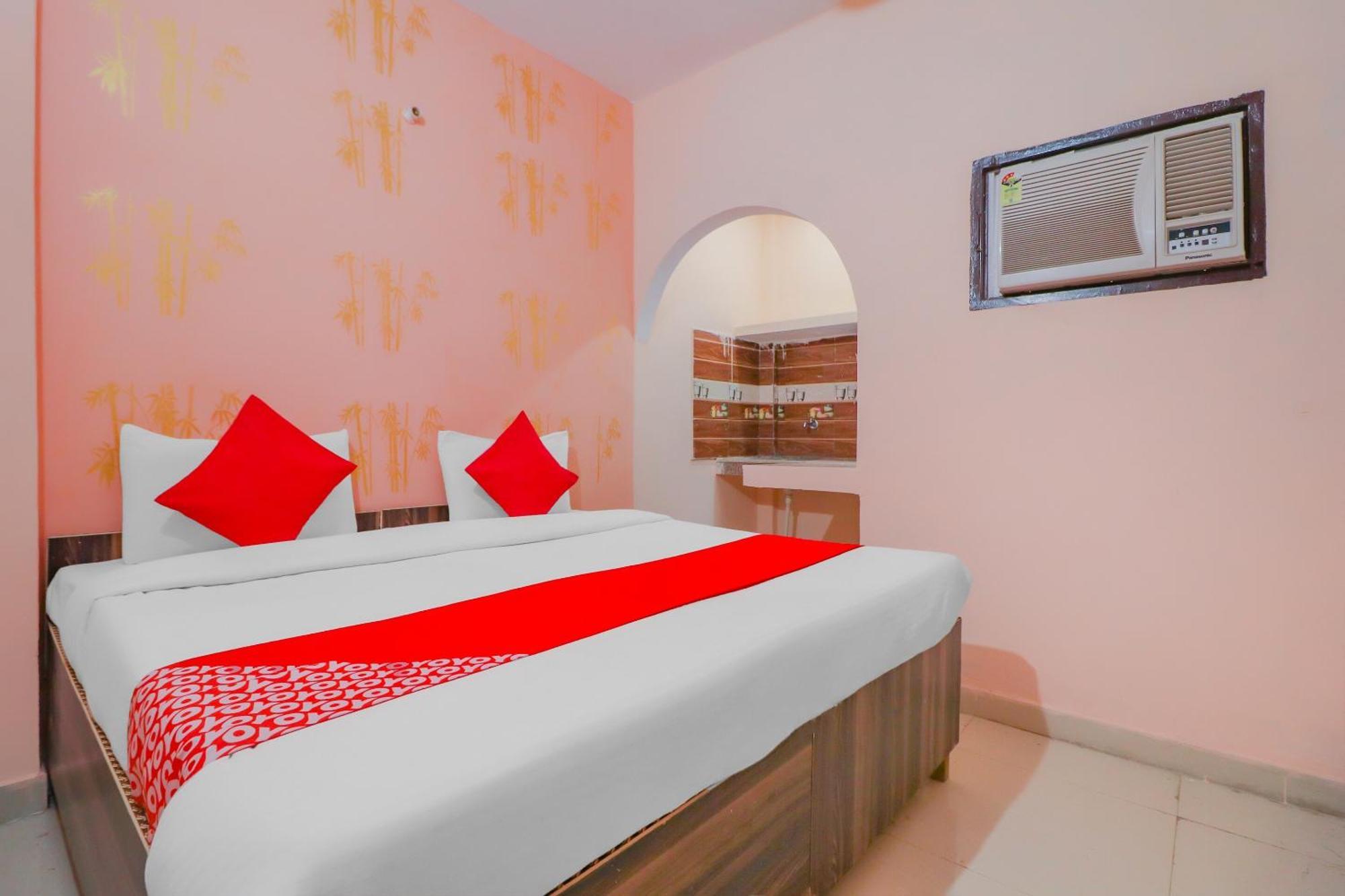 Hotel O Bhardwaj Guest House Garhi Harsaru Buitenkant foto