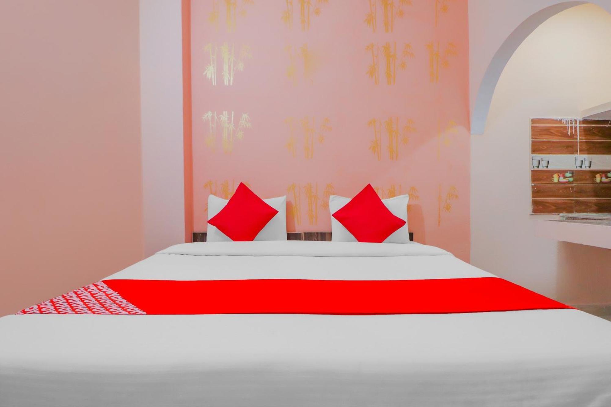 Hotel O Bhardwaj Guest House Garhi Harsaru Buitenkant foto