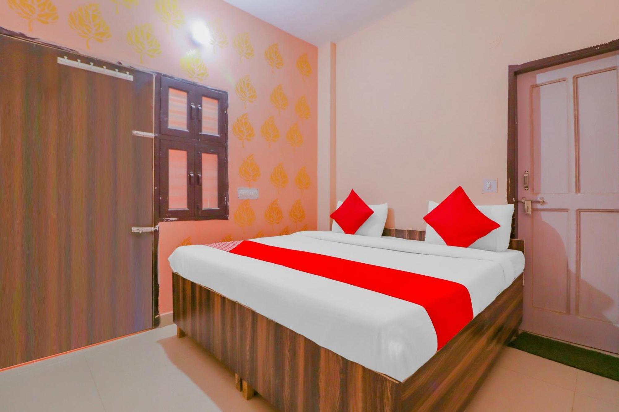 Hotel O Bhardwaj Guest House Garhi Harsaru Buitenkant foto