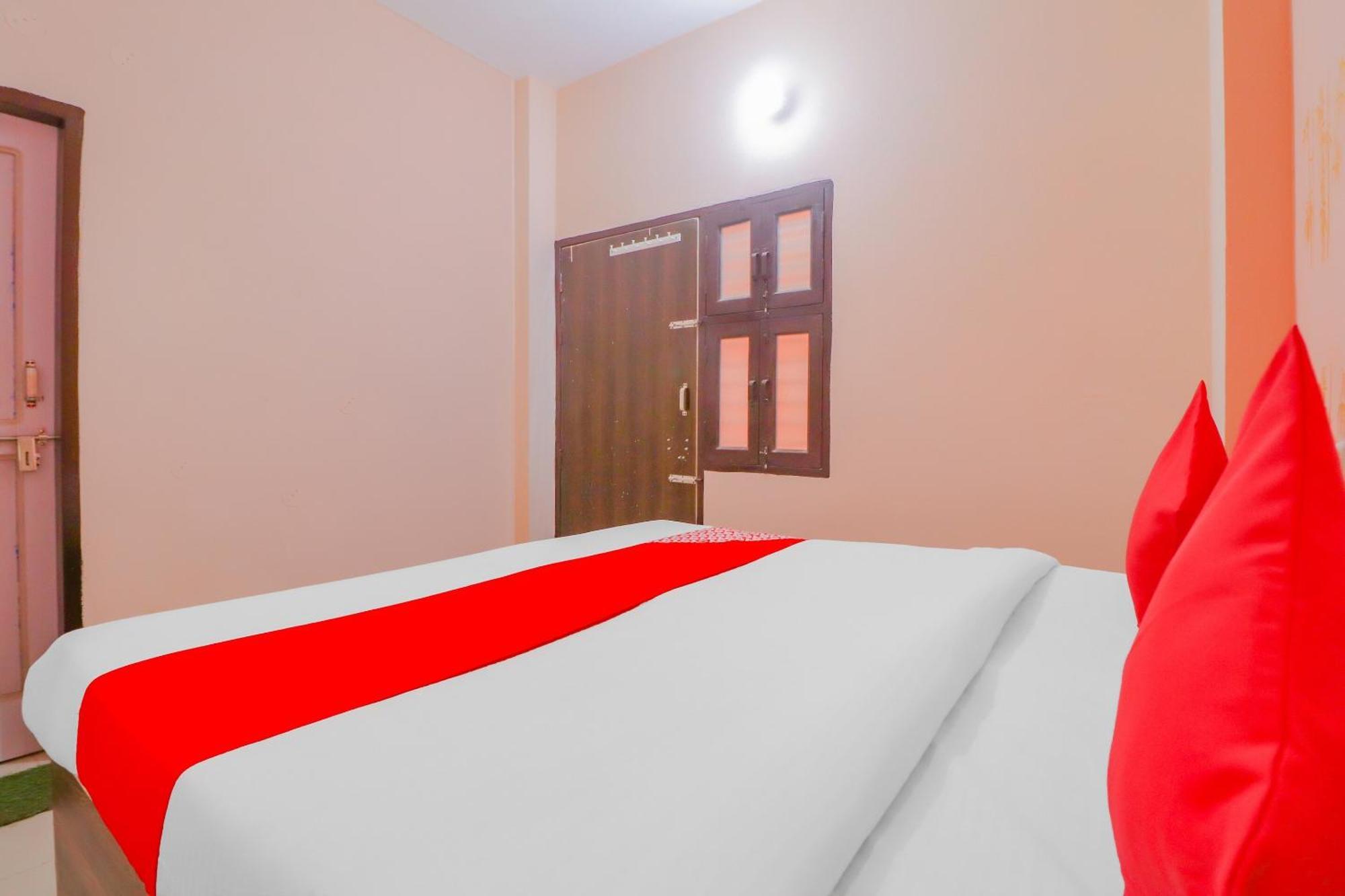 Hotel O Bhardwaj Guest House Garhi Harsaru Buitenkant foto