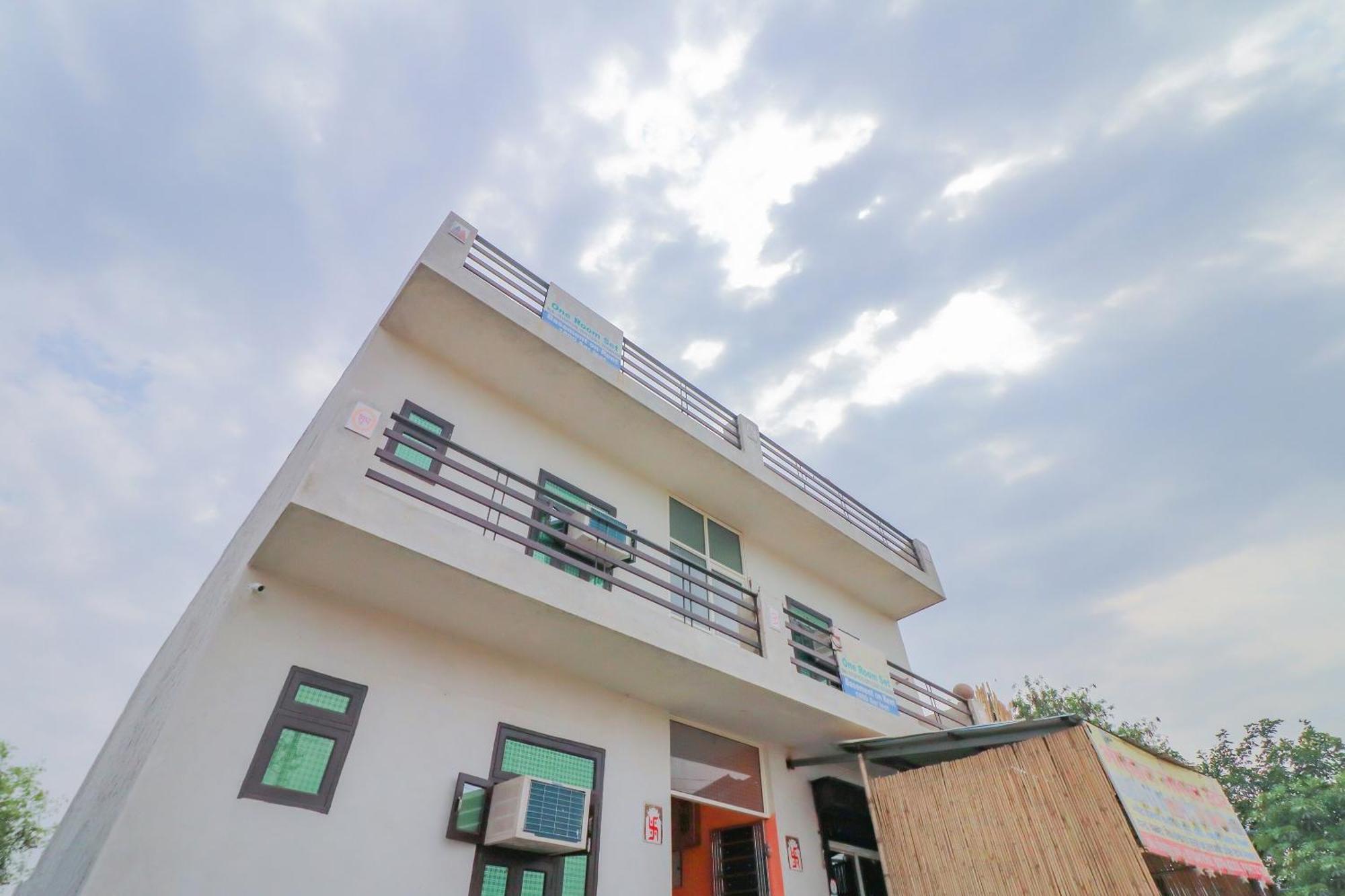 Hotel O Bhardwaj Guest House Garhi Harsaru Buitenkant foto